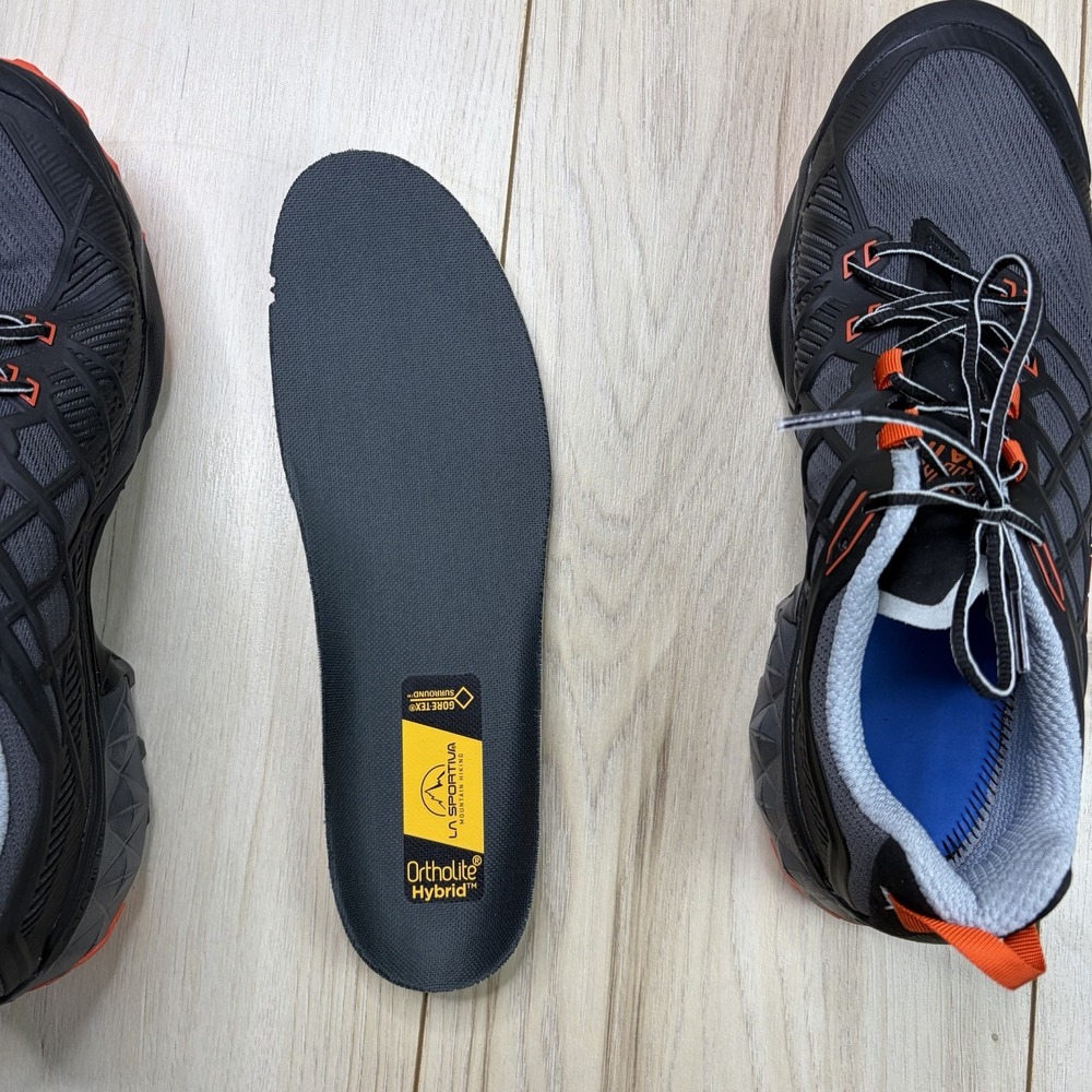 La Sportiva® Men's 10 M AKYRA II Gore-Tex Hiking Shoe in Carbon/Cherry Tomato - Picture 8 of 12
